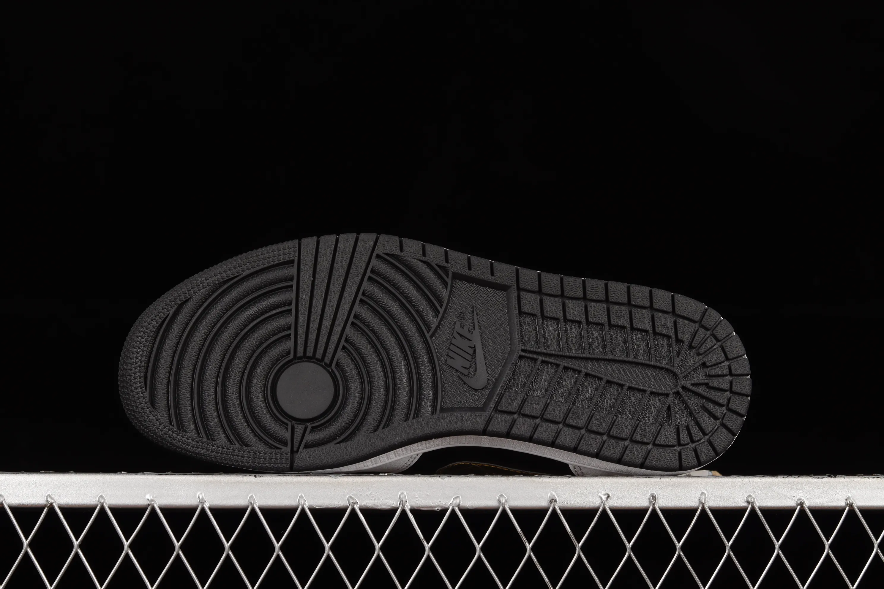 All categories Air Jordan Jordan series basketball shoes Air Jordan 1 Mid Air Jordan 1 Mid AJ1 Joe 1 Platinum Panda mid-top basketball shoes 554724-190